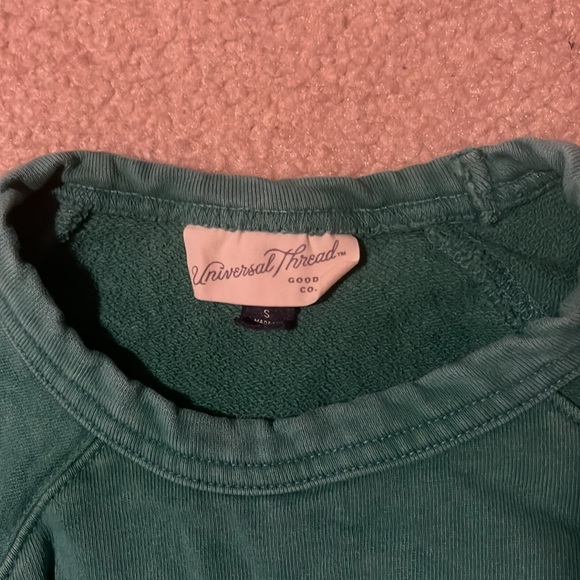 Universal Thread Pullover - Picture 2 of 2